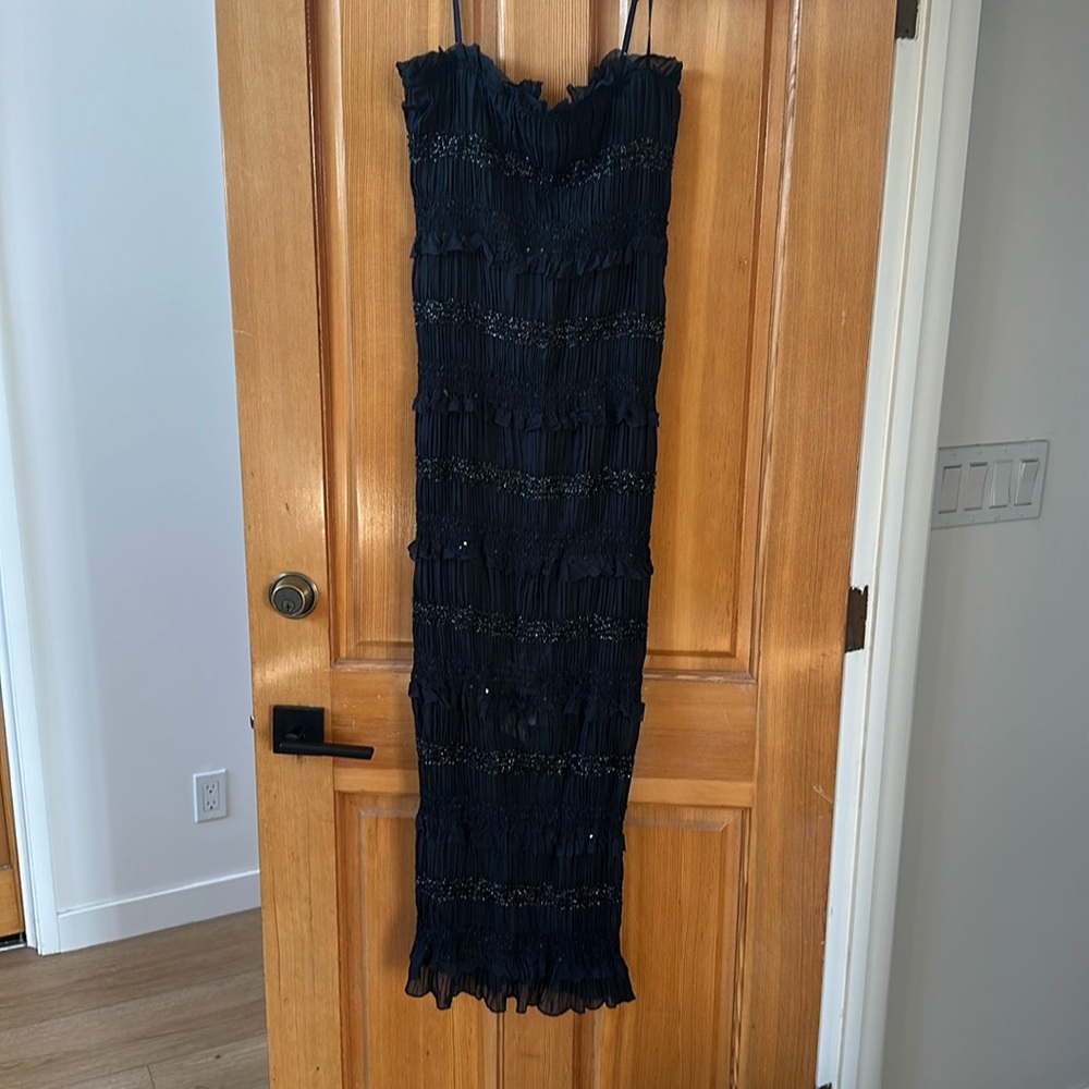 Black scrunch dress.